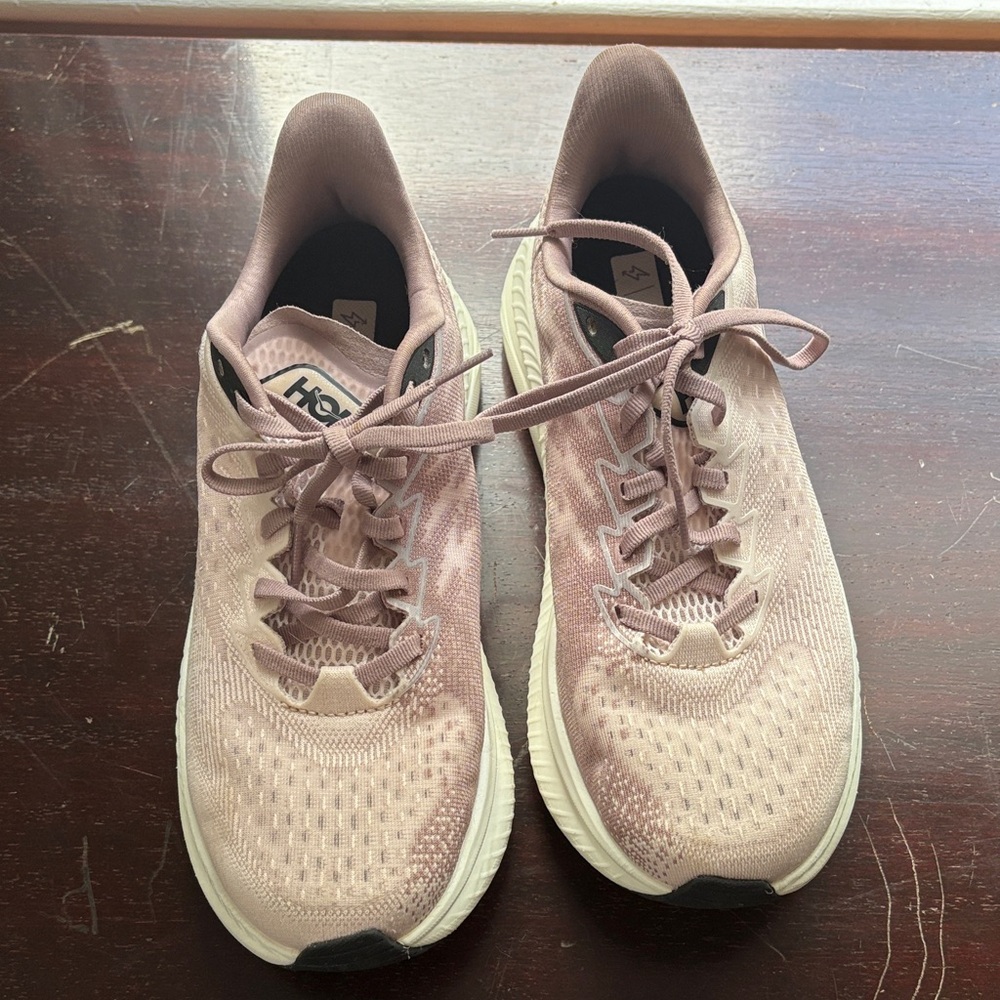 HOKA Mach 6 SZ 9B womens EUC